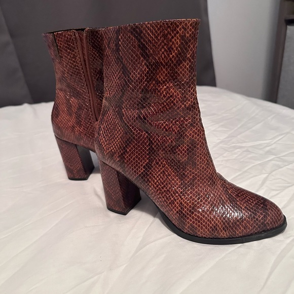 VERO MODA - Snake Print Booties - Picture 1 of 5